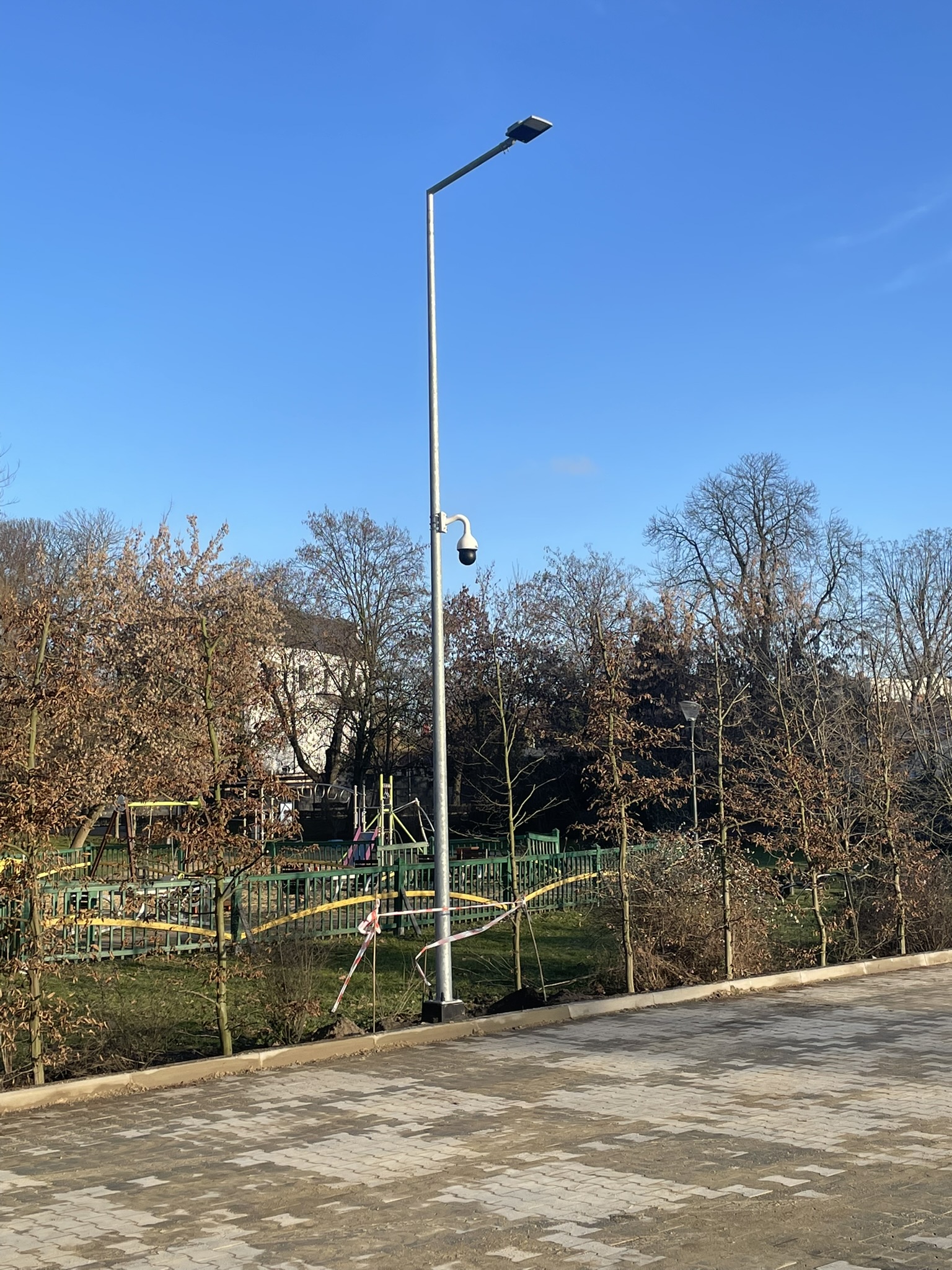 Zakończenie realizacji miejskiego monitoringu na parkingu przy ul. Radosnej w Rawie Mazowieckiej