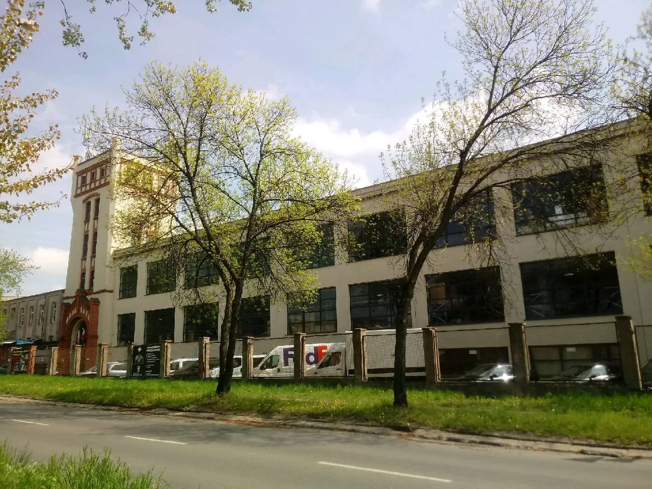 Światłowodowy szkielet sieci w budynku A&A Holding